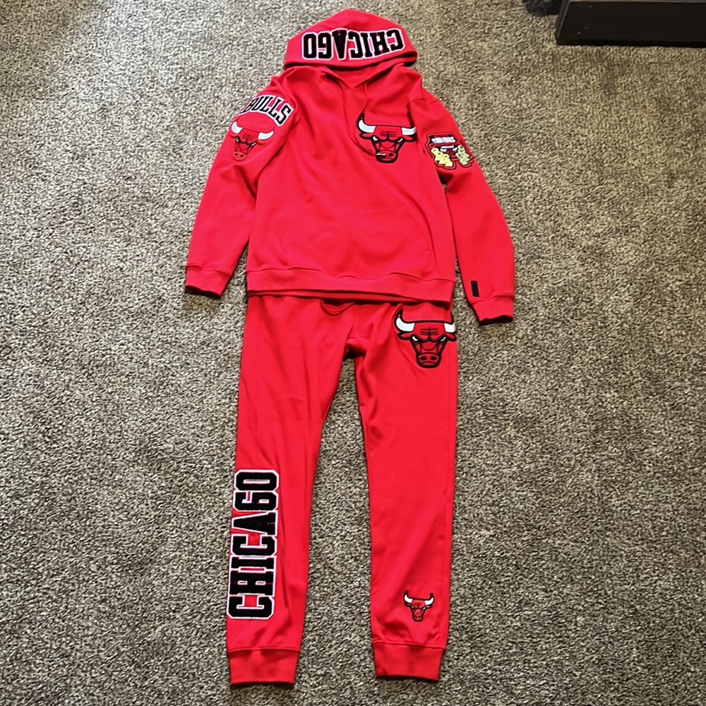 Pro Standard Bulls Logo Set (Champs Sports) - Hoodie and Joggers
